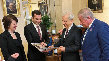 Հակոբ Արշակյանը Փարիզում ներկայացրել է ադրբեջանական ագրեսիայի հետևանքներն ու ֆրանսիացի գործընկերոջը հրավիրել է Հայաստան