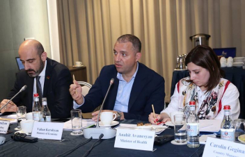 Ավանեսյանն ու Քերոբյանը մասնակցել են Առողջության համապարփակ ապահովագրության հայեցակարգի քննարկմանը