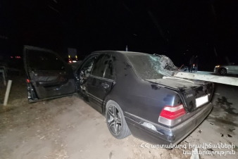 Արտաշատ-Երևան ավտոճանապարհի 3-րդ կմ-ին բախվել են Mercedes-Benz և Volvo մակնիշների ավտոմեքենաները