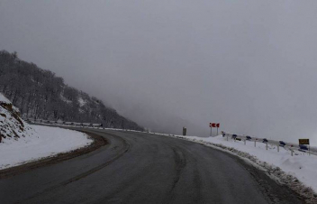 Մեղրիի լեռնանցքում ձյուն է տեղում