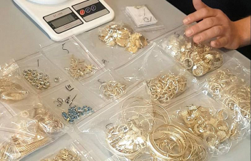 Հայաստանի քաղաքացին փորձել է մեծ քանակությամբ թանկարժեք զարդեր տանել Վրաստան