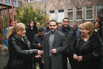 Ավինյանը հանդիպել է Էրեբունի վարչական շրջանի բնակիչների հետ