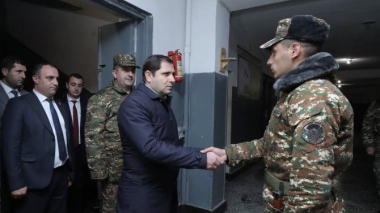 Պաշտպանության նախարարը ԶՈՒ Շտաբի պետի հետ զորամաս է այցելել