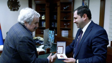 Միջոցառումներ Մարշալ Հովհաննես Բաղրամյանի ծննդյան 125-ամյակին նվիրված․ Սուրեն Պապիկյանը պարգևատրել է մարշալի թոռանը