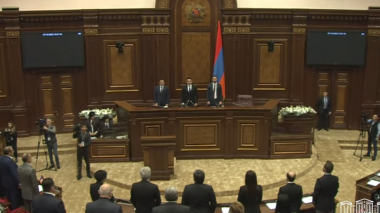 ԱԺ-ն մեկ րոպե լռությամբ հարգեց Սպիտակի երկրաշարժի զոհերի հիշատակը