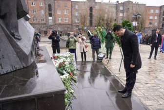 ՀՀ փոխվարչապետ Մաթևոսյանը հարգանքի տուրք է մատուցել Սպիտակի երկրաշարժի զոհերի հիշատակին