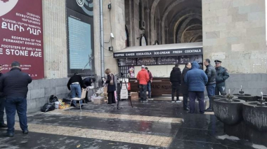 Երևանի քաղաքապետարանը ապամոնտաժում է ազգային պատկերասրահին կից գործող սուրճի կրպակը