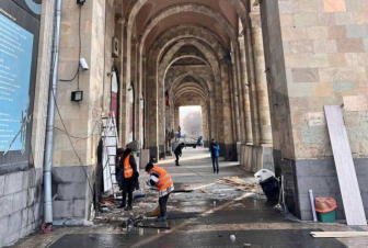 Քաղաքապետարանը հուշարձանի տեսքն աղավաղող կրպակն ապամոնտաժել է ԿԳՄՍ նախարարի դիմումի հիման վրա