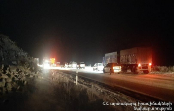 Ռյա Թազա-Ծիլքար ավտոճանապարհին 25 ավտոմեքենայի արգելափակմամբ առաջացած խցանման հետևանքով 320 ավտոմեքենա է կուտակվել