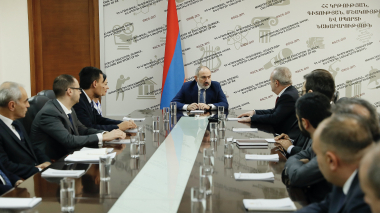 Փաշինյանը Կրթության, գիտության, մշակույթի և սպորտի նախարարության աշխատակազմին է ներկայացրել նորանշանակ նախարարին