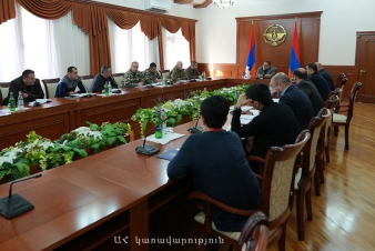 Ռուբեն Վարդանյանն օպերատիվ շտաբի անդամների մասնակցությամբ քննարկել է Արցախում առկա խնդիրները