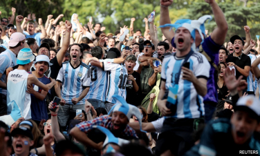 Արգենտինայի հաղթանակը տոնելիս երկրպագուն ընկել է տանիքից ու մահացել