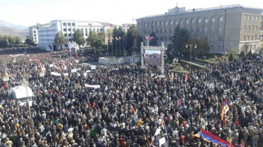 Ստեփանակերտի Վերածննդի հրապարակում մեկնարկել է համաժողովրդական հանրահավաքը