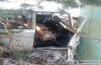 Ստեփանավան-Վանաձոր ավտոճանապարհին մեքենան բախվել մոտակա տնակին․ կան տուժածներ