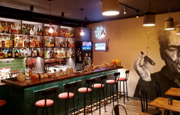 Ծեծկռտուք Երևանի փաբերից մեկում, կա վիրավոր. վեճի բոլոր մասնակիցները 22-24 տարեկան աղջիկներ են