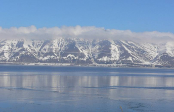 Ավտոքարշակը հայտնվել է Սևանա լճի սառած հատվածում՝ ափից մոտ 30 մետր հեռավորության վրա