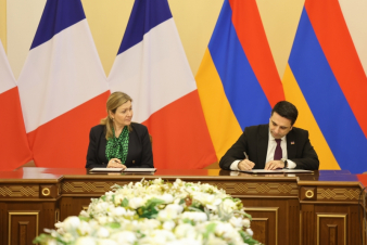 Մենք երկու ազգ ենք, բայց՝ մեկ քաղաքակրթություն. Ալեն Սիմոնյանը՝ Ֆրանսիայի ԱԺ նախագահին