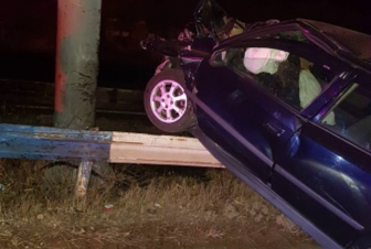 Չարենցավանի մոտ ավտոմեքենան բախվել է արգելապատնեշին