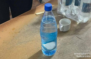 Հանձնուքում եղած ջրի պոլիէթիլենային շշում թմրանյութին նմանվող կասկածելի զանգված է հայտնաբերվել