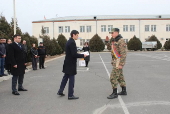 Սերգեյ Մովսիսյանն այցելել է Մուղնու զորամաս, շնորհակալագրեր ու պարգևներ հանձնել զինծառայողներին