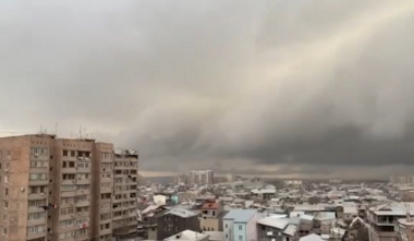 Ամպրոպային ամպը՝ Երևանի արևմուտքում. Գագիկ Սուրենյանը տեսանյութ է հրապարակել