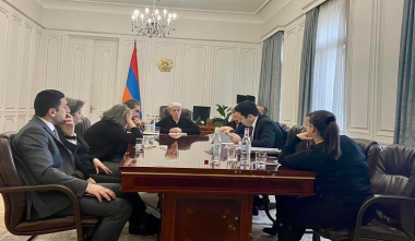 Ալեն Սիմոնյանը հանդիպել է մարտական և ոչ մարտական պայմաններում զոհված զինծառայողների ծնողների հետ