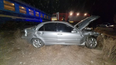 Երևան-Մեղրի ճանապարհին «Մերսեդեսը» բախվել է մարդատար գնացքին