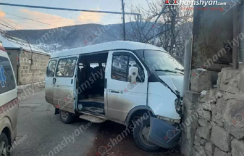 Արտակարգ դեպք Վանաձորում. «Գազել»-ը բախվել է «ԲՄՎ»-ին, ապա՝ դարպասին