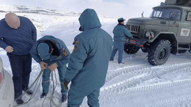 Փրկարարներն արգելափակումից դուրս են բերել 6 ավտոմեքենա և օգնել 10 քաղաքացու