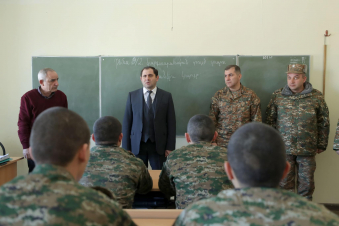 Սուրեն Պապիկյանն անակնկալ այցելել է Վ. Սարգսյանի անվան ռազմական համալսարան