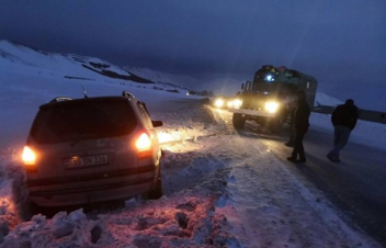 Ծաղկահովիտ-Ծիլքար ավտոճանապարհին բեռնատարի արգելափակման պատճառով մոտ 500 ավտոմեքենա է կուտակվել