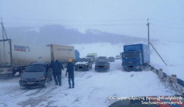 Լարսը փակ է բեռնատարների համար