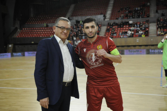 Ֆուտզալի ազգային հավաքականի մարզիչն ու խաղացողները մրցանակներ են  ստացել 