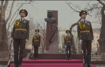 Սպարապետի ծննդյան օրվա կապակցությամբ նրա կիսանդրու մոտ պատվո պահակախումբ է կանգնեցվել