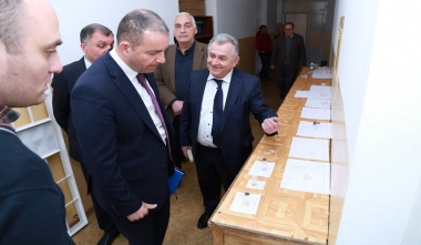 Վահան Քերոբյանն այցելել է ԳԱԱ օրգանական և դեղագործական քիմիայի գիտատեխնոլոգիական կենտրոն