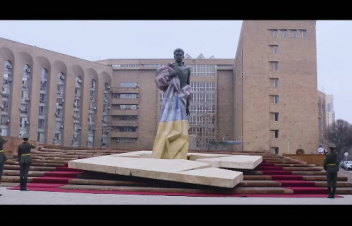 Արամ Մանուկյանի արձանի մոտ պատվո պահակախումբ է կանգնեցվել