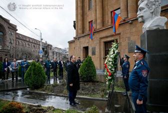 Ներքին գործերի նախարարը հարգանքի տուրք է մատուցել Արամ Մանուկյանի հիշատակին