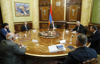 Փաշինյանը հանդիպել է արտախորհրդարանական քաղաքական ուժերի ներկայացուցիչների հետ