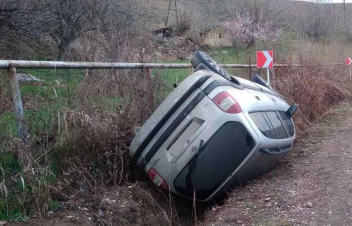 Երևան-Մեղրի ճանապարհին ավտոմեքենա է շրջվել