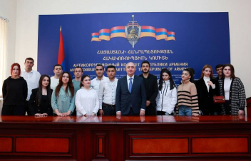 ԵՊՀ իրավաբանները հանդիպել են Հակակոռուպցիոն կոմիտեի նախագահի հետ