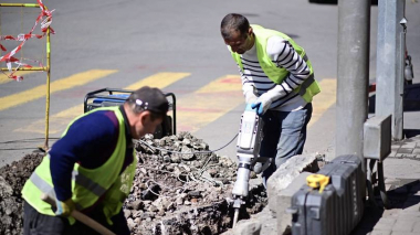 Մալուխները գետնի տակ անցկացնելու աշխատանքներ՝ Ամիրյան փողոցում