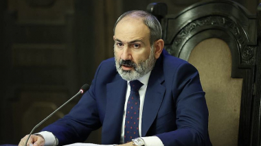 Նիկոլ Փաշինյանի ուղղությամբ անձրևանոց նետած կինն ազատ է արձակվել