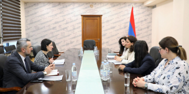 «Ազնավուր» հիմնադրամի ներկայացուցիչների հետ քննարկվել են լեգենդար շանսոնյեի 100-ամյակի միջոցառումներին վերաբերող հարցեր