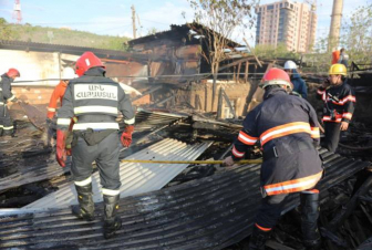 Հրշեջները մարել են Երևանի Սիմոն Վրացյան փողոցում բռնկված խոշոր հրդեհը