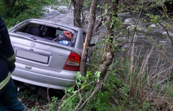 Գոշ-Ճամբարակ ավտոճանապարհին մեքենան գետն է ընկել