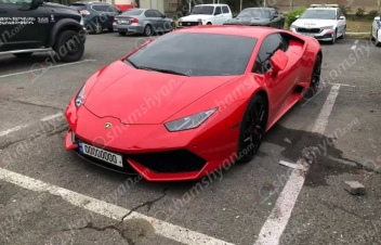 00000000 համարանիշով «Լամբորջինին» պարեկներից փորձել է փախչել, այնուհետև վարորդը մեքենան թողել է, փախել