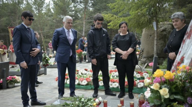 Մհեր Գրիգորյանը հարգանքի տուրք է մատուցել Բաշ-Ապարանի ճակատամարտի հերոսների հիշատակին