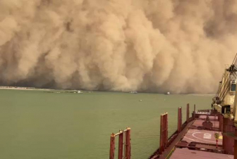 Սուեզի ջրանցքում ավազամրրիկի պատճառով 2 նավահանգիստ է փակվել