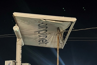 Փարաքար գյուղում գովազդային վահանակը պոկվել և ընկել է արտաքին լուսավորության սյան վրա