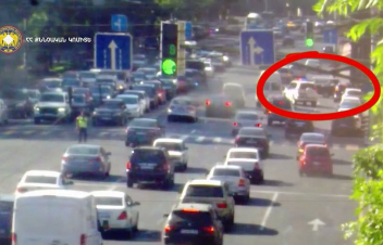 Ինչպես է Գրիգոր Լուսավորիչ փողոցում ավտոմեքենան գլխիվայր շրջվել. ՔԿ-ն  տեսանյութ է հրապարակել